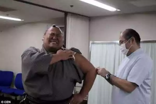 See Hilarious Photos Of Giant Sumo Wrestlers Screaming Like Babies As They Receive Injection